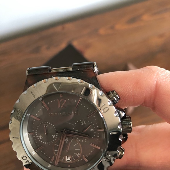 Michael Kors Watch - Picture 5 of 8